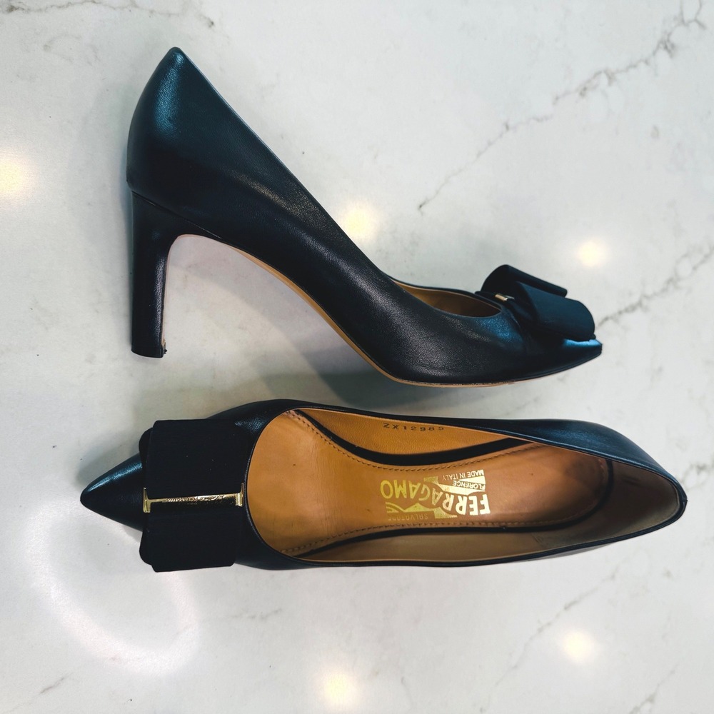 Salvatore Ferragamo Women 7.5 C Black Leather Vara Bow Pointed Toe Pumps Heels